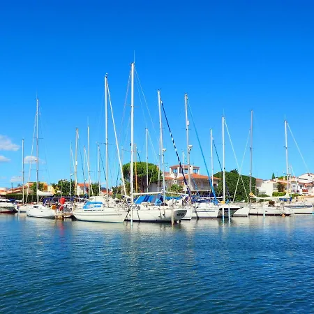 Club Nautic-25 By Interhome